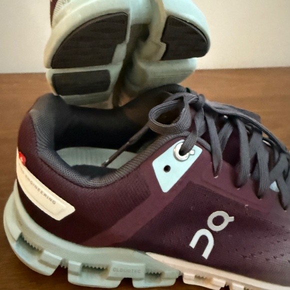 On Cloudflow Running Shoe Mulberry/Mineral Size 7 - Picture 4 of 8